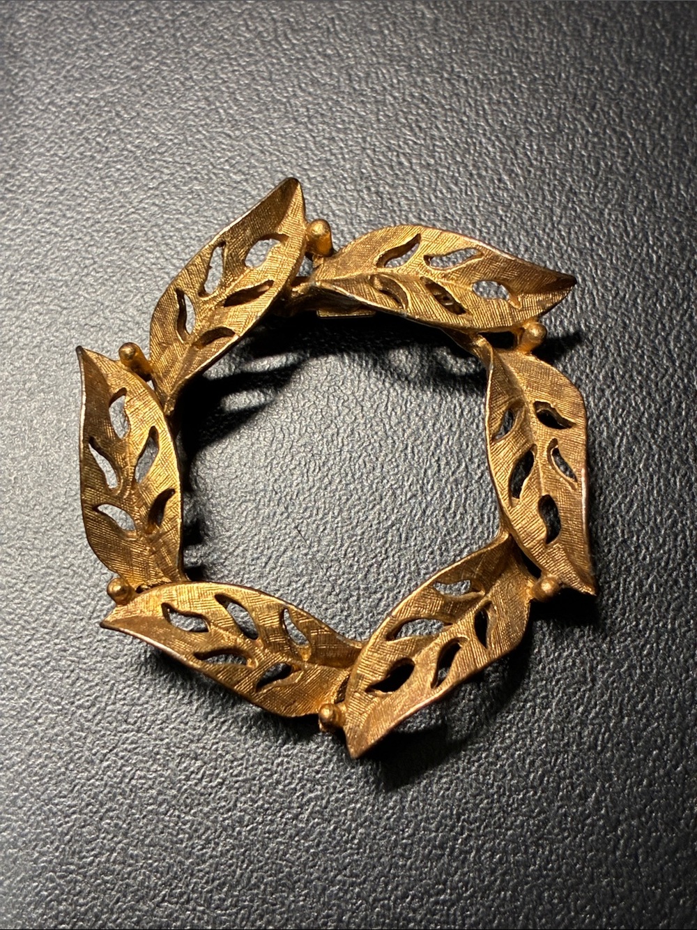 Vintage Gerri’s Gold Leaf wreath brooch